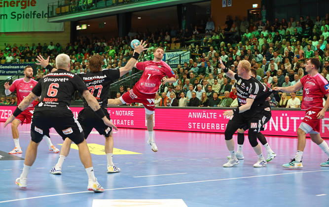 15.10.2026, xovx, Handball Opel Handball Bundesliga, HSG Wetzlar - HC Erlangen v.l. Nikolaj Laesö (HSG Wetzlar), Marek Nissen (HC Erlangen), Maciej Gebala (HC Erlangen), Dominik Mappes (HSG Wetzlar), Sebastian Firnhaber (HC Erlangen), Josip Simic (HSG Wetzlar) Wetzlar Buderus-Arena Hessen Deutschland (DE)
