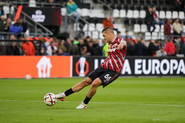 RECORD DATE NOT STATED 15th October 2026; AFAS Stadion, Alkmaar, Netherlands; UEFA Europa League Football, AZ Alkmaar versus Hapoel Beer Sheva; Igor Zlatanovic of Hapoel Beer Sheva shoots at goal during warm up AnthonyxBenoit