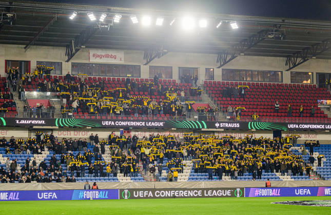 261015 Fans of Mjällby ahead of the UEFA Conference League football match between Mjällby and Inter Club d Escaldes on October 15, 2026 in Helsingborg. Photo: Christoffer Borg Mattisson BILDBYRÅN COP 261 CB0562 fotboll football soccer fotball uefa conference league conference league mjällby in bbeng fotboll football soccer fotball uefa conference league conference league mjällby in bbeng Copyright: CHRISTOFFERxBORGxMATTISSON BB261015CB063