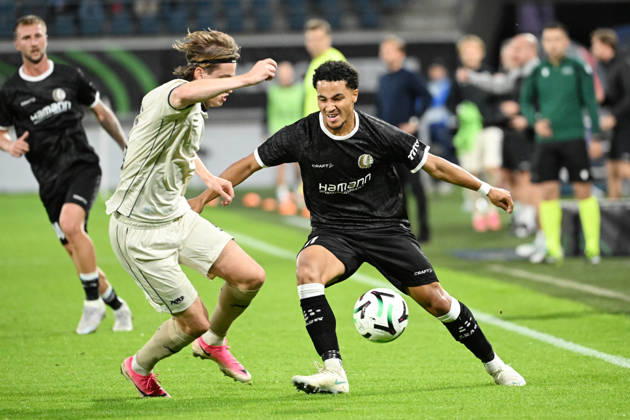 261015 AA Gent vs Aarhus Jacob Andersen of Aarhus battles for the ball with Momodou Sonko of KAA Gent during Matchday 2 in the 2026-2027 Uefa Conference League season - league phase between AA Gent and AGF Aarhus on October 15 , 2026 in Gent, Belgium. (Photo by Maarten Straetemans Isosport) Gent Belgium  Copyright: xMaartenxStraetemansx GENT-AARHUS_20261015_020