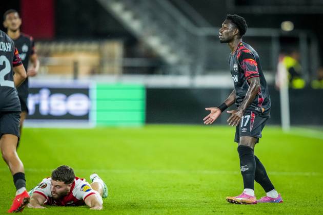ALKMAAR , 15-10-2026, AFAS Stadion , season 2026 2027 , UEFA Europa League League phase , match between AZ and Hapoel Beer-Sheva , Picture shows Hapoel Beer-Sheva player Amankwah Forson and AZ player Mees de Wit AZ - Hapoel Beer-Sheva  x208448574x Copyright:
