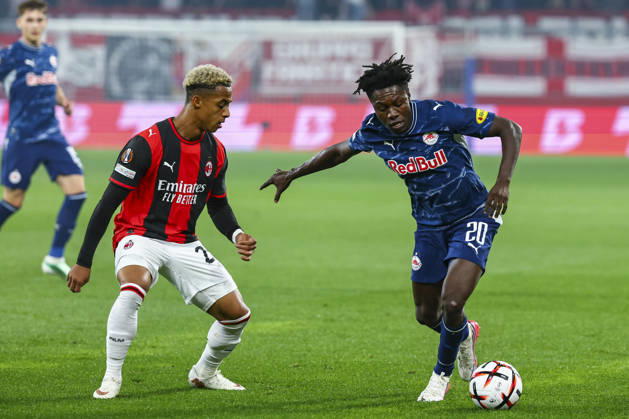 SOCCER - UEFA EL, RBS vs Milan SALZBURG,AUSTRIA,15.OCT.26 - SOCCER - UEFA Europa League, Red Bull Salzburg vs AC Milan. Image shows Omari Hutchinson (Milan) and Gaoussou Diakite (RBS).  GEPAxpictures xDavidxGeieregger
