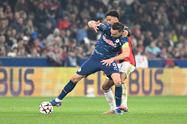 SALZBURG, AUSTRIA - OCTOBER 15: Goncalo Ramos of AC Milan and Soumaila Diabate of Salzburg during the UEFA Europa League 2026 27 League Phase MD2 match between FC Salzburg and AC Milan at Stadion Salzburg on October 15, 2026 in Salzburg, Austria. Copyright: xFranzxKirchmayrx xSPPx Sportspressphoto_SPR257008