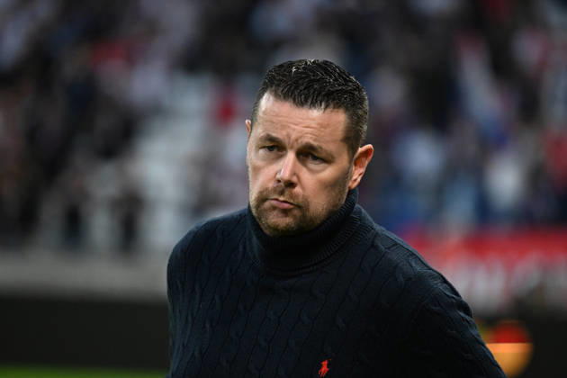 Football : Olympique Lyonnais v Crystal Palace - UEFA Europa League 15 10 2026 Pierre SAGE coach of Crystal Palace during the second leg of the UEFA Europa League 2025 26 quarter-final between Olympique Lyonnais and Crystal Palace , England, at the Groupama Stadium in Décines-Charpieu, Lyon, on October 15, 2026 LYONFrance  Copyright: xMouradxAllilix