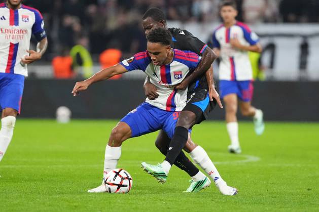 Noah Nartey of Lyon shields the ball from Tyrick Mitchell of Crystal Palace Lyon v Crystal Palace, UEFA Europa League, Football, Groupama Stadium, Lyon, France - 15 Oct 2026Lyon Groupama Stadium France  Copyright: xDavexWinter Shutterstockx 17218159av