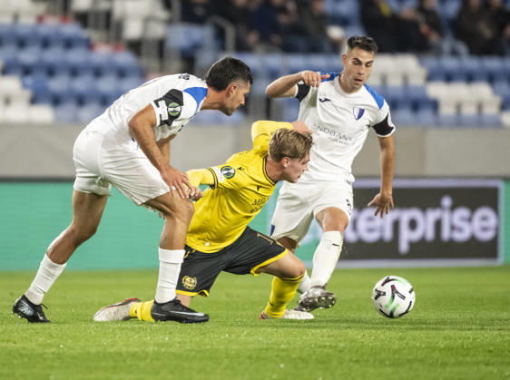 HELSINGBORG 2026-10-15 Inter Club d™Escaldes Anwar Habib Hernandez Martinez and David Lopez Herrera stop Mjällby AIF™s Jeppe Kjaer in the UEFA Conference League match between Mjällby AIF and Inter Club d™Escaldes at Olympia in Helsingborg on Thursday, October 15, 2026. HELSINGBORG SWEDEN x50090x