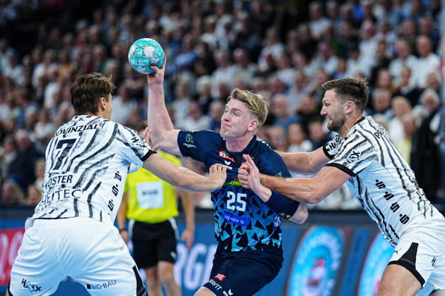 Julian Köster (THW Kiel, 07), Haukur Thrastarson (Rhein-Neckar Löwen, 25), Harald Reinkind (THW Kiel, 06) GER, THW Kiel vs. Rhein-Neckar Löwen, Handball, 1. Bundesliga, Spieltag 9, Saison 2026 2027, 15.10.2026 GER, THW Kiel vs. Rhein-Neckar Löwen, Handball, 1. Bundesliga, Spieltag 9, Saison 2026 2027, 15.10.2026 Kiel Copyright: xEibner-Pressefoto MarcelxvonxFehrnx EP_MFN