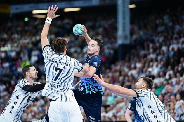 Hendrik Pekeler (THW Kiel, 61), Julian Köster (THW Kiel, 07), Robert Timmermeister (Rhein-Neckar Löwen, 07), Harald Reinkind (THW Kiel, 06) GER, THW Kiel vs. Rhein-Neckar Löwen, Handball, 1. Bundesliga, Spieltag 9, Saison 2026 2027, 15.10.2026 GER, THW Kiel vs. Rhein-Neckar Löwen, Handball, 1. Bundesliga, Spieltag 9, Saison 2026 2027, 15.10.2026 Kiel Copyright: xEibner-Pressefoto MarcelxvonxFehrnx EP_MFN