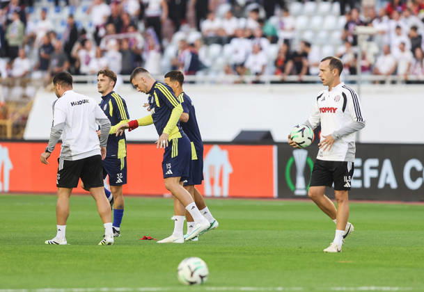 UEFA Conference League HNK Hajduk Split v AFC Ajax Simun Hrgovic and Dario Maresic of Hajduk Split warm up before the UEFA Conference League 2026 27 League Phase MD1 match between HNK Hajduk Split and AFC Ajax at Stadion Poljud on October 15, 2026 in Split, Croatia.  IvanaxIvanovic PIXSELL