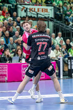 OPEL Handball Bundesliga; HSG Wetzlar - HC Erlangen, 15.10.26 Niklas Theiß (HSG Wetzlar, 9), Maciej Gebala (HC Erlangen, 77) OPEL Handball Bundesliga; HSG Wetzlar - HC Erlangen: Wetzlar, 15.10.26 Copyright: xBEAUTIFULxSPORTS Roeczeyx