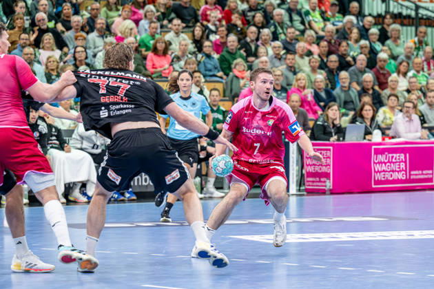 OPEL Handball Bundesliga; HSG Wetzlar - HC Erlangen, 15.10.26 Dominik Mappes (HSG Wetzlar, 7), Maciej Gebala (HC Erlangen, 77) OPEL Handball Bundesliga; HSG Wetzlar - HC Erlangen: Wetzlar, 15.10.26 Copyright: xBEAUTIFULxSPORTS Roeczeyx