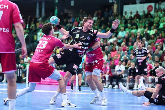 Maciej Gebala (HC Erlangen, 77) im Zweikampf mit Marti Soler (HSG Wetzlar, links) GER, HSG Wetzlar vs HC Erlangen, Handball, Opel Handball-Bundesliga, 9. Spieltag, Spielzeit 2026 2027, 15.10.2026 GER, HSG Wetzlar vs HC Erlangen, Handball, Opel Handball-Bundesliga, 9. Spieltag, Spielzeit 2026 2027, 15.10.2026 Wetzlar Copyright: xEibner-Pressefoto RenexWeissx EP_RWS