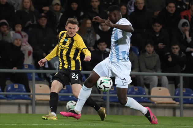 Ahmed Ankrah of Riga FC and Aleksandr Mrynskiy of Kairat compete for the ball during a UEFA Conference League soccer match between Latvia™s Riga FC and Kazakhstan™s Kairat Almaty at Skonto Stadium in Riga, Latvia, Thursday, Oct. 15, 2026. Riga Latvia Copyright: xRomanxKoksarovx RKV01931.JPG