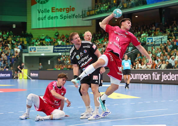 15.10.2026, xovx, Handball Opel Handball Bundesliga, HSG Wetzlar - HC Erlangen v.l. Paul Kompenhans (HSG Wetzlar), Maciej Gebala (HC Erlangen), Sebastian Firnhaber (HC Erlangen), Josip Simic (HSG Wetzlar) Wetzlar Buderus-Arena Hessen Deutschland (DE)