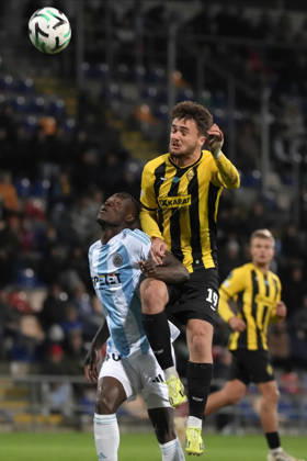 Oiva Jukkola of Kairat and Ahmed Ankrah of Riga FC compete for the ball during a UEFA Conference League soccer match between Latvia™s Riga FC and Kazakhstan™s Kairat Almaty at Skonto Stadium in Riga, Latvia, Thursday, Oct. 15, 2026. Riga Latvia Copyright: xRomanxKoksarovx RKV01959.JPG