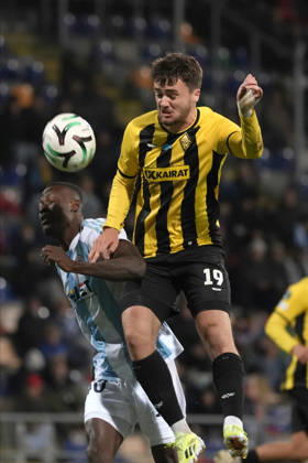 Oiva Jukkola of Kairat and Ahmed Ankrah of Riga FC compete for the ball during a UEFA Conference League soccer match between Latvia™s Riga FC and Kazakhstan™s Kairat Almaty at Skonto Stadium in Riga, Latvia, Thursday, Oct. 15, 2026. Riga Latvia Copyright: xRomanxKoksarovx RKV01959.JPG