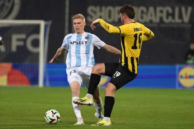 Maksims Tonisevs of Riga FC and Oiva Jukkola of Kairat compete for the ball during a UEFA Conference League soccer match between Latvia™s Riga FC and Kazakhstan™s Kairat Almaty at Skonto Stadium in Riga, Latvia, Thursday, Oct. 15, 2026. Riga Latvia Copyright: xRomanxKoksarovx RKV02082.JPG