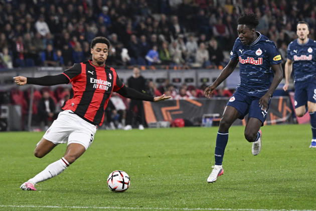 SALZBURG, AUSTRIA - OCTOBER 15: Koni De Winter of AC Milan and Edmund Baidoo of Salzburg compete for the ball during the UEFA Europa League league phase matchday 2 match between FC Salzburg and AC Milan at Red Bull Arena on October 15, 2026 in Salzburg, Austria. Copyright: xHansxPeterxLottermoser SPPx Sportspressphoto_SPR257031