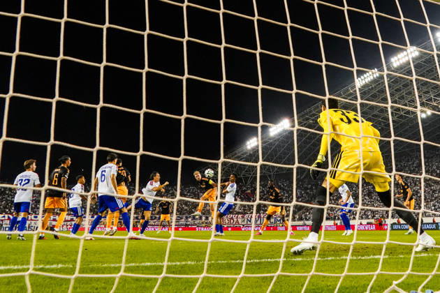 Fussball: Kroatien: UEFA Conference League 2026 2027 - 1. Runde, 15.10.2026 - HNK Hajduk Split vs. AFC Ajax Amsterdam - Stadion Poljud (Split, Kroatien); Zweikampf im Strafraum Copyright: xLUKAxKOLANOVICx