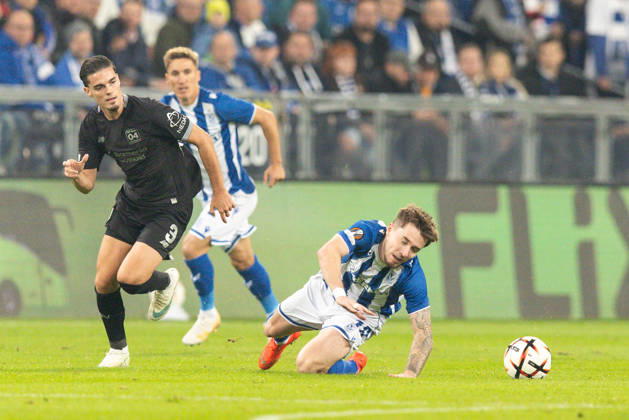 Europa League: Lech Poznan vs Bayer 04 Leverkusen Miguel Gutierrez, Patrik Walemark during Europa League: Lech Poznan vs Bayer 04 Leverkusen match in Poznan, Poland, on October 15, 2026 Poznan Poland  Copyright: xFotoxOlimpikx originalFilename:jastrzebowski-europale261015_npd0g.jpg