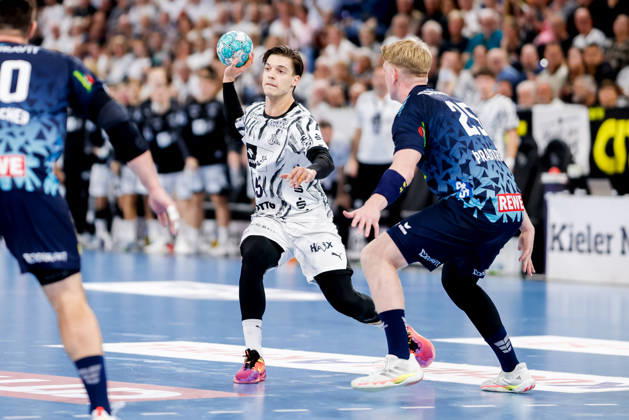 Kiel, 15. Oktober 2026 - Handball, 1. Bundesliga 2026 27, THW Kiel - Rhein-Neckar Löwen: Domen Makuc (THW Kiel, 35), Haukur Ãžrastarson (Rhein-Neckar Löwen, 25)