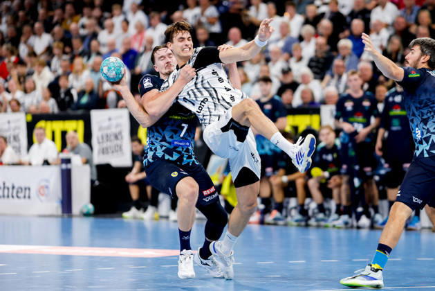 Kiel, 15. Oktober 2026 - Handball, 1. Bundesliga 2026 27, THW Kiel - Rhein-Neckar Löwen: Robert Timmermeister (Rhein-Neckar Löwen, 7), Julian Köster (THW Kiel, 7)