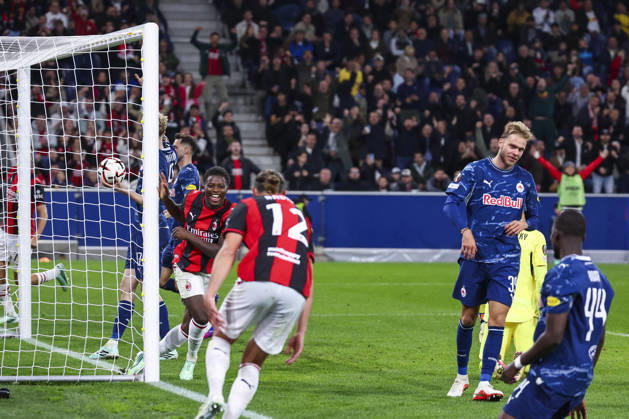 SOCCER - UEFA EL, RBS vs Milan SALZBURG,AUSTRIA,15.OCT.26 - SOCCER - UEFA Europa League, Red Bull Salzburg vs AC Milan. Image shows the rejoicing of scorer Alphadjo Cisse (Milan). GEPAxpictures xDavidxGeieregger