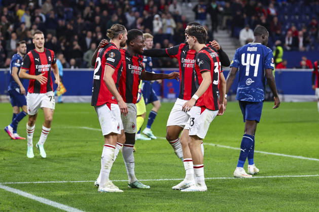 SOCCER - UEFA EL, RBS vs Milan SALZBURG,AUSTRIA,15.OCT.26 - SOCCER - UEFA Europa League, Red Bull Salzburg vs AC Milan. Image shows the rejoicing of scorer Alphadjo Cisse (Milan) with his teammates. GEPAxpictures xDavidxGeieregger