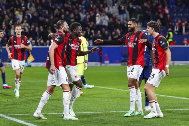 SOCCER - UEFA EL, RBS vs Milan SALZBURG,AUSTRIA,15.OCT.26 - SOCCER - UEFA Europa League, Red Bull Salzburg vs AC Milan. Image shows the rejoicing of scorer Alphadjo Cisse (Milan) with his teammates. GEPAxpictures xDavidxGeieregger
