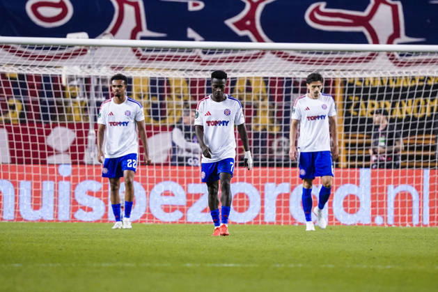 Fussball: Kroatien: UEFA Conference League 2026 2027 - 1. Runde, 15.10.2026 - HNK Hajduk Split vs. AFC Ajax Amsterdam - Stadion Poljud (Split, Kroatien); Hajduk Spieler schauen enttäuscht nach dem Tor zum 1-1 von Ajax Copyright: xLUKAxKOLANOVICx