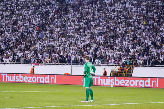 Fussball: Kroatien: UEFA Conference League 2026 2027 - 1. Runde, 15.10.2026 - HNK Hajduk Split vs. AFC Ajax Amsterdam - Stadion Poljud (Split, Kroatien); Marc-Andre ter Stegen (AFC Ajax) schaut enttäuscht nach dem Treffer von Marin Soticek (Hajduk Split), nicht im Bild, zum 2-1 Copyright: xLUKAxKOLANOVICx