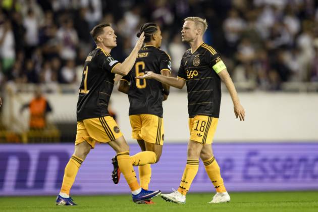 SPLIT - (lr) Viktor Tsyhankov of Ajax, Thilo Kehrer of Ajax and Davy Klaassen of Ajax celebrate the 1-1 during the Conference League match between Hadjuk Split and Ajax at Stadion Poljud on 15 October 2026 in Split, Croatia. SONNY LENSEN ANP xVIxANPxSportx xxANPxIVx 572544917 originalFilename: 572544917.jpg