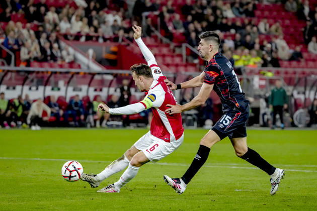ALKMAAR - AZ Alkmaar midfielder Peer Koopmeiners scores to make it 1-0 during the UEFA Europa League match between AZ and Hapoel Beer-Sheva at AFAS stadion on 15 October 2026 in Alkmaar, Nederland. ED VAN DE POL EYE4IMAGES DeFodi Images -