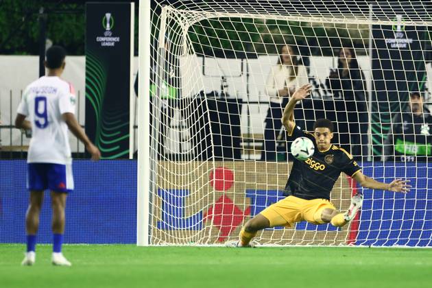 SPLIT, 15 10-2026, Poljud Stadium , season 2026 2027 , UEFA Conference League Football . Match between Hajduk Split and Ajax. Picture shows Aaron Bouwman cannot prevent Hajduk from scoring 2-1 Hajduk Split - Ajax  x208450541x Copyright: