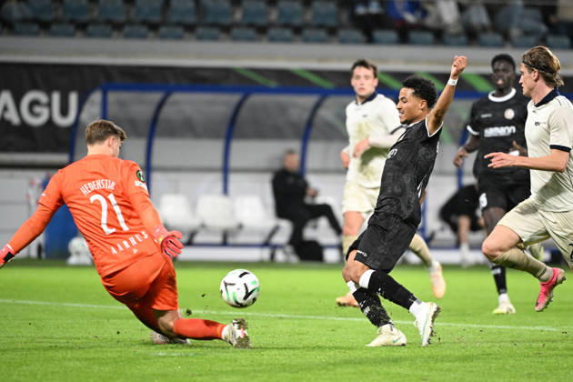 261015 AA Gent vs Aarhus Mads Hedenstad of Aarhus battles for the ball with Momodou Sonko of KAA Gent during Matchday 2 in the 2026-2027 Uefa Conference League season - league phase between AA Gent and AGF Aarhus on October 15 , 2026 in Gent, Belgium. (Photo by Maarten Straetemans Isosport) Gent Belgium  Copyright: xMaartenxStraetemansx GENT-AARHUS_20261015_140
