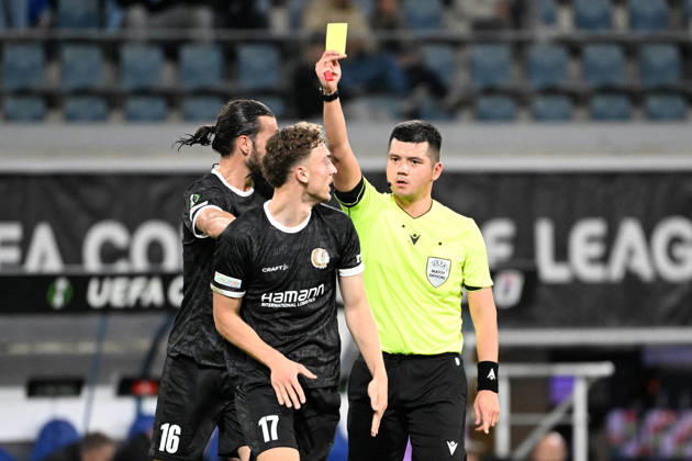 261015 AA Gent vs Aarhus Mathias Delorge of KAA Gent receives a yellow card from referee Bulat Sariyev during Matchday 2 in the 2026-2027 Uefa Conference League season - league phase between AA Gent and AGF Aarhus on October 15 , 2026 in Gent, Belgium. (Photo by Maarten Straetemans Isosport) Gent Belgium  Copyright: xMaartenxStraetemansx GENT-AARHUS_20261015_163
