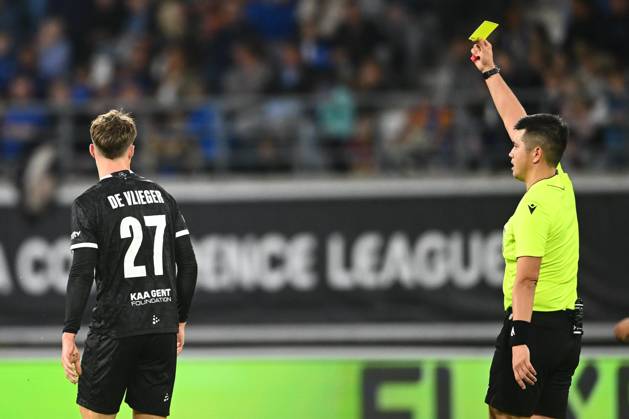 KAA Gent v AGF Aarhus - UEFA Conference League GENT, BELGIUM - OCTOBER 15 : De Vlieger Tibe midfielder of KAA Gent receives a yellow card from referee during the UEFA Conference League 2026 27 League Phase matchday 1 match between KAA Gent and AGF Aarhus on October 15, 2026 in Gent, Belgium, 15 10 2026 Gent Belgium  Copyright: xGvgx