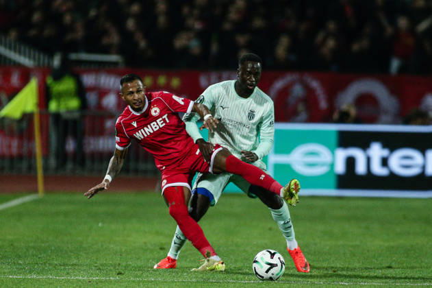 SOCCER - UEFA Conference League - CSKA vs. AS Monaco Photo by IPA ABACAPRESS.COM89725285 - Monaco s Jordan Teze in action against CSKA s Leo Pereira during the UEFA Conference League match between PFC CSKA and AS Monaco at Vasil Levski National Stadium in Sofia, Bulgaria, on October 15, 2026 Sofia Bulgaria Copyright: xIPAxSport ABACAx