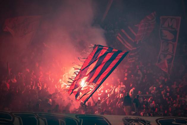 SPLIT - Supporters of Hajduk Split set off fireworks during the Conference League match between Hajduk Split and Ajax at Stadion Poljud on October 15, 2026, in Split, Croatia. SONNY LENSEN ANP xVIxANPxSportx xxANPxIVx 572547883 originalFilename: 572547883.jpg