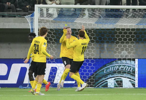 LKS 20261015 KuPS players celebrate the team s second goal by Gustav Engvall during the football UEFA Conference League League Phase match between KuPS Kuopio and Trabzonspor in Tampere, Finland, on October 15, 2026. - MIKA KYLMÄNIEMI Tampere Finland L8u2uwOp0ZY  Copyright: xMikaxKylmäniemix L8u2uwOp0ZY