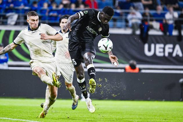 Aarhus Daniel Leo Gretarsson and Gent s Ibrahima Cisse pictured in action during a soccer game between Belgian KAA Gent and Danish Aarhus GF, Thursday 15 October 2026 in Gent, the opening match of the UEFA Conference League league phase. TOMxGOYVAERT  x189911362x
