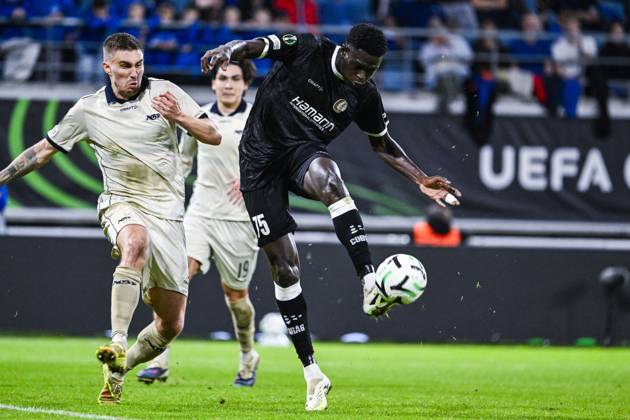 Aarhus Daniel Leo Gretarsson and Gent s Ibrahima Cisse pictured in action during a soccer game between Belgian KAA Gent and Danish Aarhus GF, Thursday 15 October 2026 in Gent, the opening match of the UEFA Conference League league phase. TOMxGOYVAERT  x189911415x