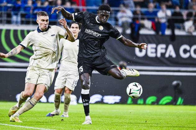 Aarhus Daniel Leo Gretarsson and Gent s Ibrahima Cisse pictured in action during a soccer game between Belgian KAA Gent and Danish Aarhus GF, Thursday 15 October 2026 in Gent, the opening match of the UEFA Conference League league phase. TOMxGOYVAERT  x189911421x