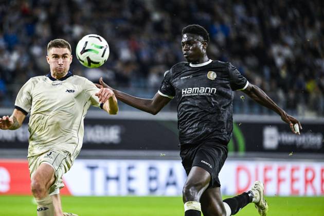 Aarhus Daniel Leo Gretarsson and Gent s Ibrahima Cisse pictured in action during a soccer game between Belgian KAA Gent and Danish Aarhus GF, Thursday 15 October 2026 in Gent, the opening match of the UEFA Conference League league phase. TOMxGOYVAERT  x189911841x