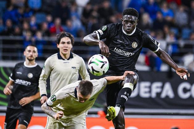 Aarhus Daniel Leo Gretarsson and Gent s Ibrahima Cisse pictured in action during a soccer game between Belgian KAA Gent and Danish Aarhus GF, Thursday 15 October 2026 in Gent, the opening match of the UEFA Conference League league phase. TOMxGOYVAERT  x189911885x
