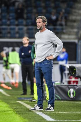 Gent s head coach Rik De Mil pictured during a soccer game between Belgian KAA Gent and Danish Aarhus GF, Thursday 15 October 2026 in Gent, the opening match of the UEFA Conference League league phase. TOMxGOYVAERT  x189911888x