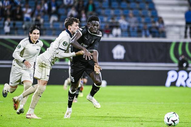 Aarhus Jacob Andersen and Gent s Ibrahima Cisse pictured in action during a soccer game between Belgian KAA Gent and Danish Aarhus GF, Thursday 15 October 2026 in Gent, the opening match of the UEFA Conference League league phase. TOMxGOYVAERT  x189913301x