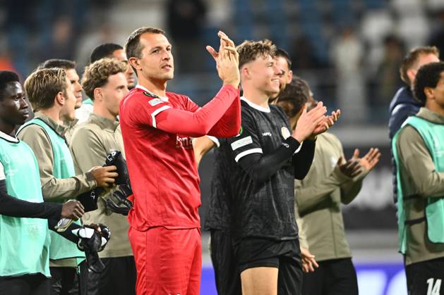 KAA Gent v AGF Aarhus - UEFA Conference League GENT, BELGIUM - OCTOBER 15 : Roef Davy goalkeeper of KAA Gent greets the supporters after the victory during the UEFA Conference League 2026 27 League Phase matchday 1 match between KAA Gent and AGF Aarhus on October 15, 2026 in Gent, Belgium, 15 10 2026 Gent Belgium  Copyright: xGvgx