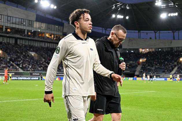 261015 AA Gent vs Aarhus Mikael Anderson of Aarhus is substituted during Matchday 2 in the 2026-2027 Uefa Conference League season - league phase between AA Gent and AGF Aarhus on October 15 , 2026 in Gent, Belgium. (Photo by Maarten Straetemans Isosport) Gent Belgium  Copyright: xMaartenxStraetemansx GENT-AARHUS_20261015_187