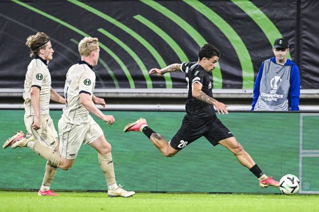 Aarhus Jacob Andersen and Gent s Tiago Araujo pictured in action during a soccer game between Belgian KAA Gent and Danish Aarhus GF, Thursday 15 October 2026 in Gent, the opening match of the UEFA Conference League league phase. TOMxGOYVAERT  x189916848x